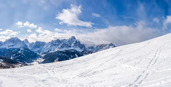 Amplia Vista Panorámica Del Paisaje Invernal Con Dolomitas Cubiertas Nieve Imágenes de stock libres de derechos
