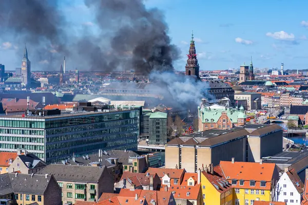 Copenhagen Danmark April 2024 Fumul Negru Scurge Peste Centrul Copenhaga — Fotografie, imagine de stoc
