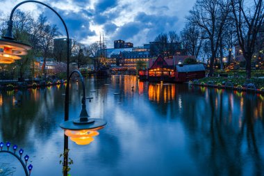 Tivoli Gölü Alacakaranlıkta, Kopenhag, Danimarka.