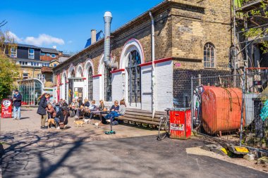 COPENHAGEN, DENMARK - 16 Nisan 2024: Freetown Christiania, Danimarka 'nın başkenti Kopenhag' ın Hristiyanhavn Mahallesi 'nde yer alan bir yerleşim birimidir.