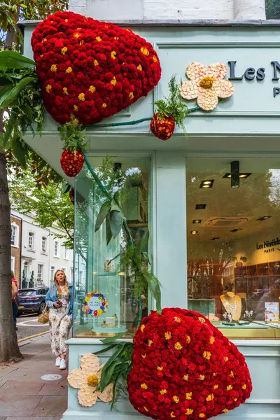 stock image LONDON, UK - MAY 25, 2024: Spectacular floral displays for Chelsea in Bloom annual floral art show transform the streets of Chelsea with breathtaking displays made of fresh flowers
