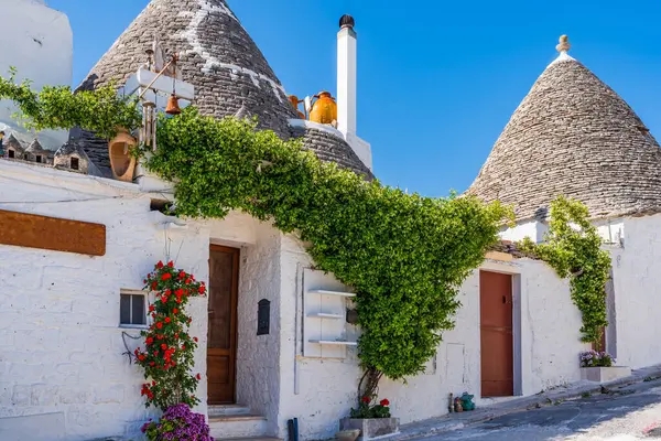 stock image Famous traditional old dry stone trulli houses with conical roofs in Alberobello, Italy.