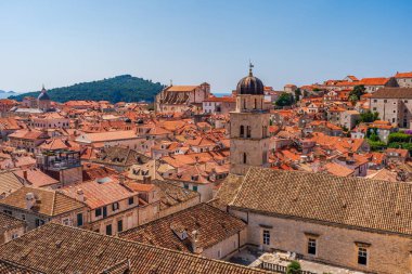 DUBROVNIK, CROATIA - 29 Haziran 2024: 1979 yılında UNESCO 'nun Dünya Mirası Listesi' nde yer alan Dubrovnik 'in ünlü tarihi Eski Kenti