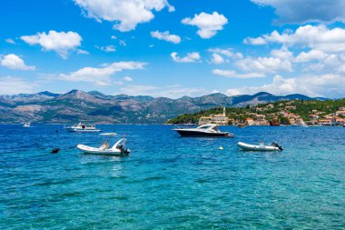 Adriyatik Denizi 'nin kristal berrak suları Dubrovnik yakınlarındaki Lopud Adası çevresinde. Hırvatistan 'da yaz