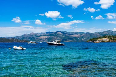 Adriyatik Denizi 'nin kristal berrak suları Dubrovnik yakınlarındaki Lopud Adası çevresinde. Hırvatistan 'da yaz