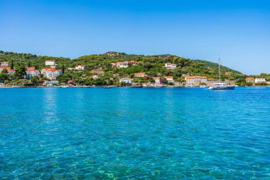 Adriyatik Denizi 'nin kristal berrak suları Dubrovnik yakınlarındaki Elaphiti Adası çevresinde. Hırvatistan 'da yaz