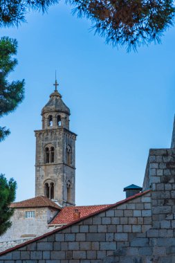 Hırvatistan 'ın Dubrovnik kentindeki bir Dominik manastırının çan kulesi