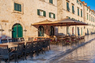 Hırvatistan 'ın başkenti Dubrovnik' te kireçtaşıyla döşenmiş meşhur yaya manzarası