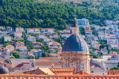 Hırvatistan 'ın tarihi Dubrovnik kentinin çatılarının manzarası
