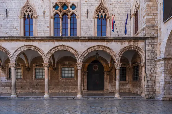 stock image View of the the Sponza Palace built between 1516 and 1522 in the Old city of Dubrovnik, Croatia