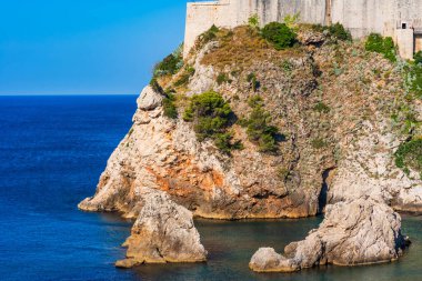 Hırvatistan 'ın Dubrovnik kentindeki tarihi Eski Şehir' in yanındaki Batı Limanı manzarası