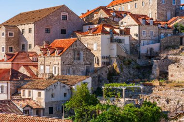 Hırvatistan 'ın tarihi Dubrovnik kentinin çatılarının manzarası