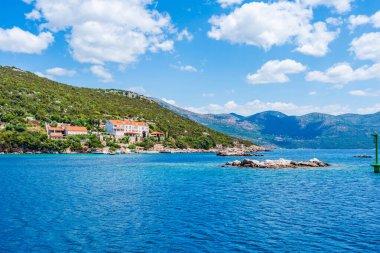 Adriyatik Denizi 'nin kristal berrak suları Dubrovnik yakınlarındaki Elaphiti Adası çevresinde. Hırvatistan 'da yaz