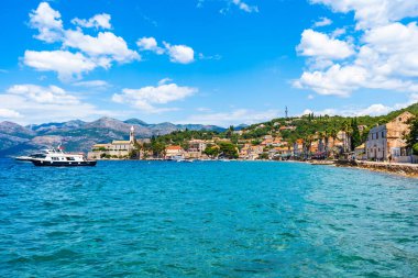LOPUD ISLAND, CROATIA - 28 Haziran 2024: Lopud, Adriyatik Denizi açıklarındaki üç Elaphiti adasından biridir. Özellikle Sunj Körfezi olmak üzere kumlu plajlarıyla ünlüdür..