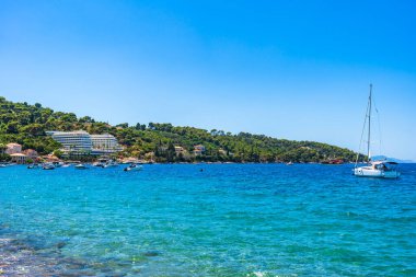 Adriyatik Denizi 'nin kristal berrak suları Dubrovnik yakınlarındaki Lopud Adası çevresinde. Hırvatistan 'da yaz