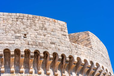Hırvatistan 'ın Eski Dubrovnik kentindeki ünlü Şehir Duvarları' nın bir parçası olan Minceta Kulesi 'nin ayrıntıları