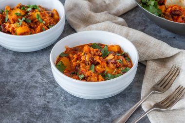 Vejetaryen fasulye ve ananas körisi ve basmati pilavı.