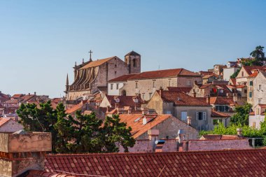 Hırvatistan 'ın tarihi Dubrovnik kentinin çatılarının manzarası