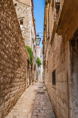 Hırvatistan 'ın Dubrovnik kentinde dar bir sokağa bak