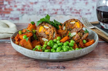 Bragioli - Geleneksel Malta sığır eti zeytinleri veya doldurulmuş et ruloları