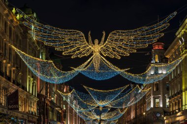 LONDON, İngiltere - 15 Kasım 2024: Regent Streets Noel Işıkları Ruhu olarak bilinen Regent Street, 300.000 yanıp sönen ışık içerir ve festival sezonunda ikonik bir görüntü sağlar