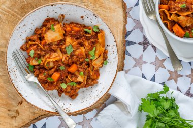 Etsiz Quorn kıymalı vejetaryen lazanya çorbası.