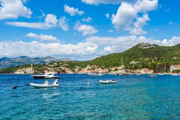 Adriyatik Denizi ve Dubrovnik yakınlarındaki Elaphiti Adası Lopud manzarası. Hırvatistan 'da yaz