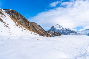 İsviçre Alplerindeki Birinci Dağ 'da kış manzarası, Grindelwald Kayak Merkezi, İsviçre