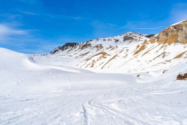 İsviçre Alplerindeki Birinci Dağ 'da kış manzarası, Grindelwald Kayak Merkezi, İsviçre
