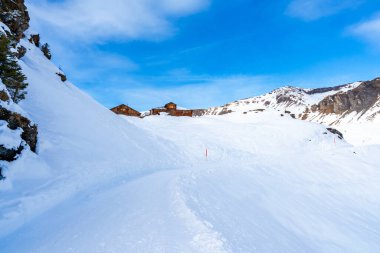İsviçre Alplerindeki Birinci Dağ 'da kış manzarası, Grindelwald Kayak Merkezi, İsviçre