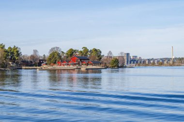 Stockholm takımadasındaki Fjaderholmarna adasının manzarası. İsveç