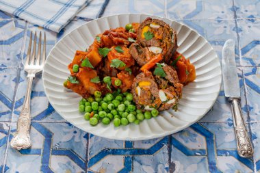 Bragioli - Geleneksel Malta sığır eti zeytinleri veya doldurulmuş et ruloları