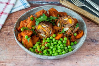 Bragioli - Geleneksel Malta sığır eti zeytinleri veya doldurulmuş et ruloları