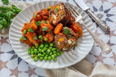 Bragioli - Geleneksel Malta sığır eti zeytinleri veya doldurulmuş et ruloları