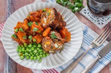 Bragioli - Geleneksel Malta sığır eti zeytinleri veya doldurulmuş et ruloları