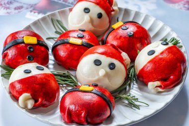 Sebzelerle doldurulmuş vejetaryen çörekleri - Noel temalı yiyecekler
