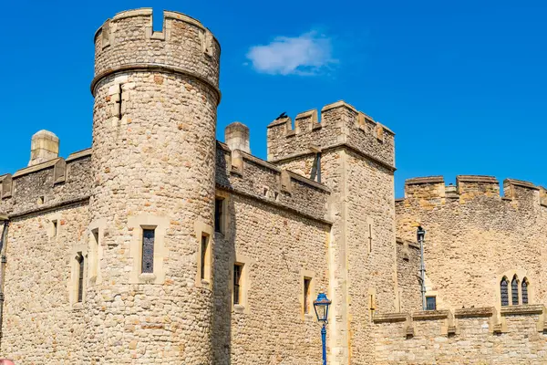 Londra Kulesi 'nin duvarları, Londra' nın merkezinde tarihi bir kale ve kale.