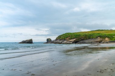 Broad Haven 'daki plaj, Galler' in güneyindeki Pembrokeshire köyü..