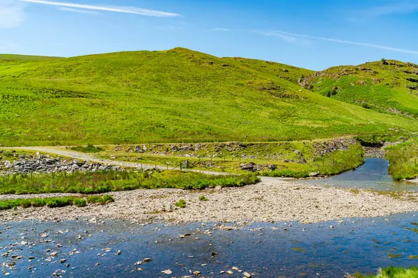 Galler 'in güzel kırsal manzarası Elan Vadisi, Powys, Galler
