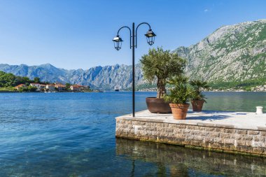 Karadağ 'ın güneybatısında Boka Kotorska olarak da bilinen Kotor Körfezi manzarası