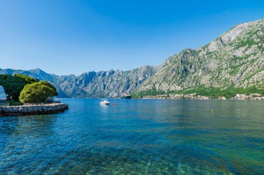 Karadağ 'ın güneybatısında Boka Kotorska olarak da bilinen Kotor Körfezi manzarası