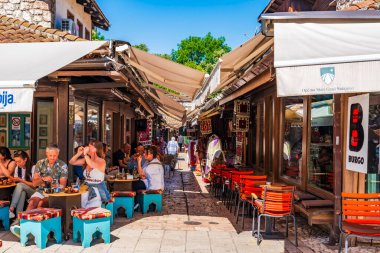 SARAYBOSEVO, BOSNIA VE HERZEGOVINA - Haziran 05 2025: Stari Grad (Eski Şehir), Osmanlı generali İsa-Beg Ishakoviç 'in 15. yüzyılda kurduğu Saraybosna' nın en eski ve tarihsel en önemli parçasıdır.