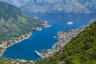 Kotor Körfezi 'nin havadan görünüşü, monthe gro