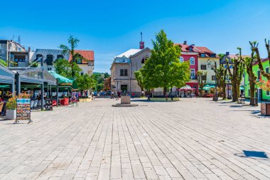 CETINJE, MONTENEGRO - Haziran 02, 2025: Cetinje Karadağ 'ın eski kraliyet başkentidir ve Karadağ cumhurbaşkanının resmi ikametgahı da dahil olmak üzere çok sayıda ulusal kurumun yeridir