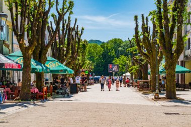 CETINJE, MONTENEGRO - Haziran 02, 2025: Cetinje Karadağ 'ın eski kraliyet başkentidir ve Karadağ cumhurbaşkanının resmi ikametgahı da dahil olmak üzere çok sayıda ulusal kurumun yeridir