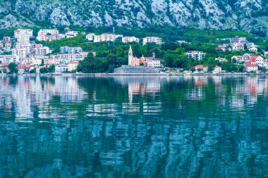 Kotor Körfezi Karadağ'görünümü