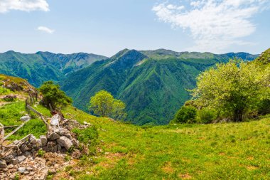 Bosna-Hersek 'in en yüksek köyü olan Lukomir' deki Rakitnica Kanyonu manzarası