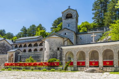 Çetince 'de Biljarda olarak bilinen antik Bilardo Sarayı' nın kulesi ve duvarı, Montenegr