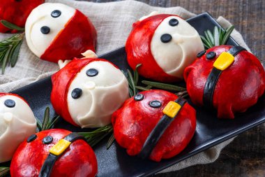 Sebzelerle doldurulmuş vejetaryen çörekleri - Noel temalı yiyecekler