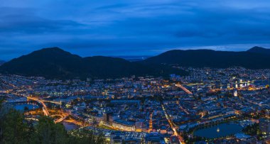 Gün batımında Floyen Dağı 'ndan Bergen' in panoramik manzarası